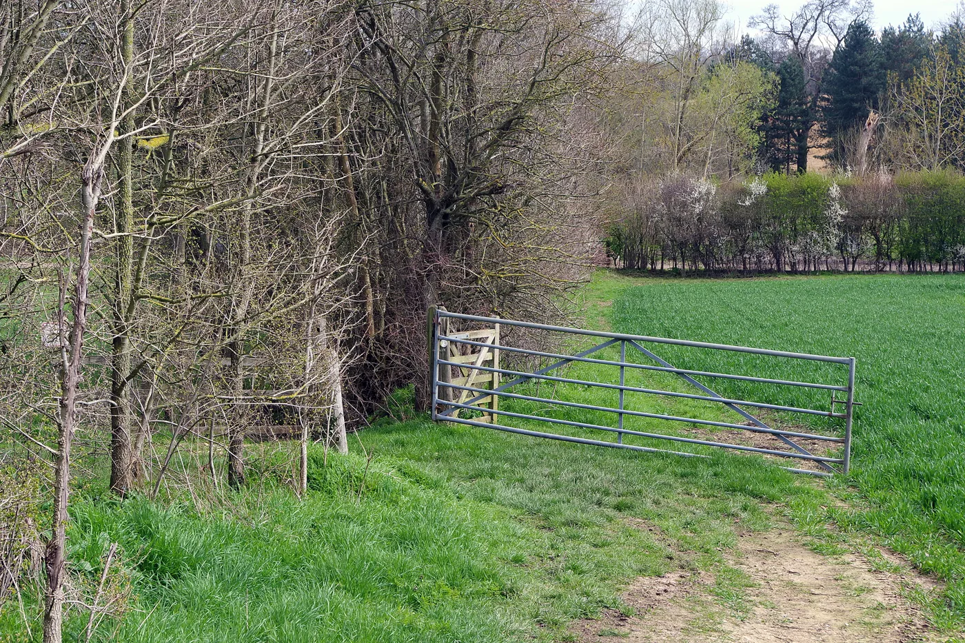 Farmland and a public footpath on the edge of Cuffley. The composting site sits beside a right of way on farmland south of the village; this photograph does not show it