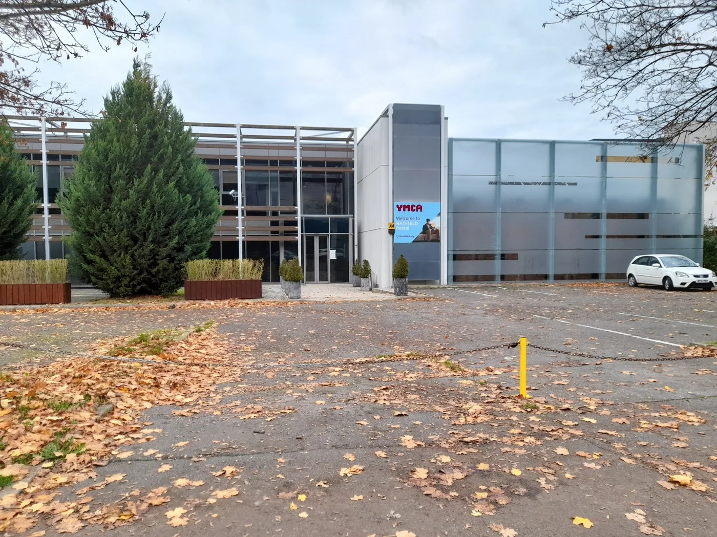 The former Beales Hotel on Comet Way, Hatfield, carrying One YMCA's "Welcome to Hatfield Hostel" sign, photographed in November 2021