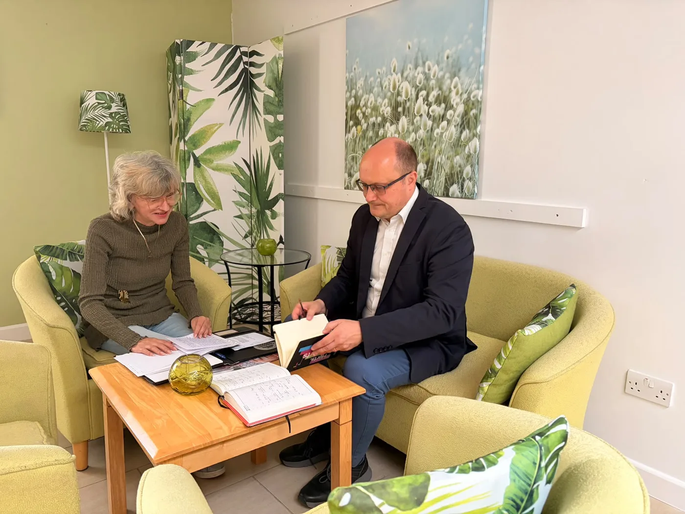 Renata Kolas, founder of Polish Artists Showcase, with the Mayor of Welwyn Hatfield, Councillor Michał Siewniak, at the Focolare Centre for Unity.